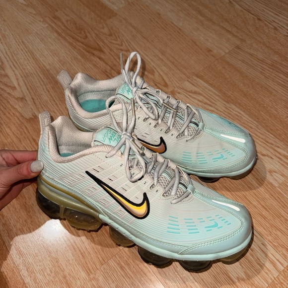 Nike Air VaporMax Women's Shoes - Cream and Aqua - Picture 2 of 5